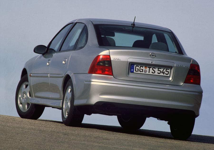  Opel Vectra Sedan (B) 1999 года  (фото 16 из 31)